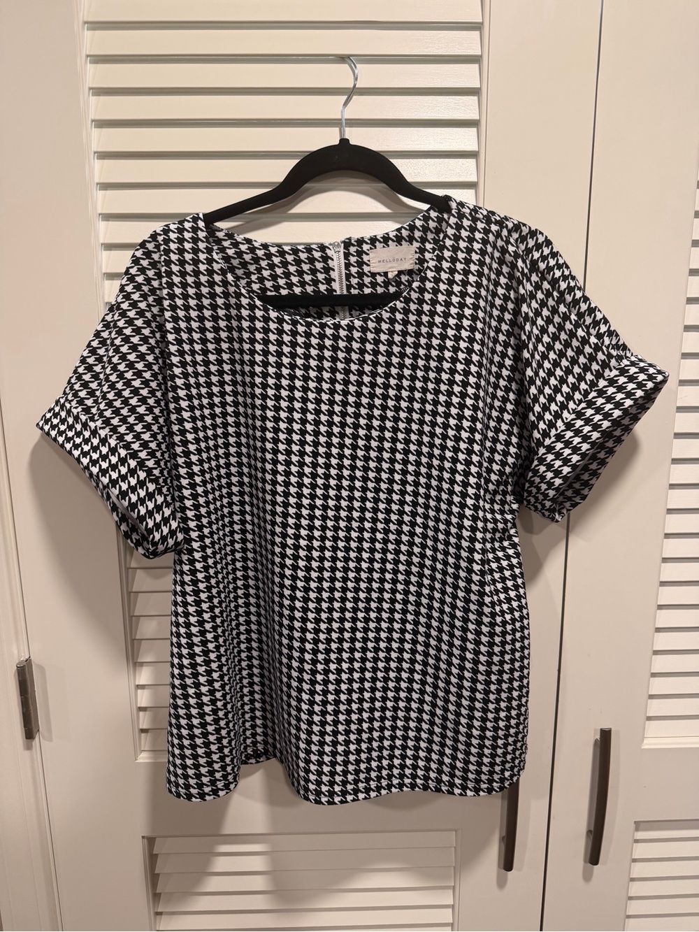 MELLODAY Black & White Houndstooth Short Sleeve Top